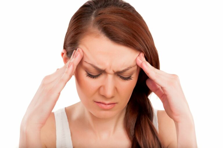 6 early warning signs of a migraine episode