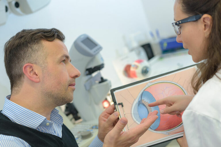 11 early warning signs of age-related macular degeneration